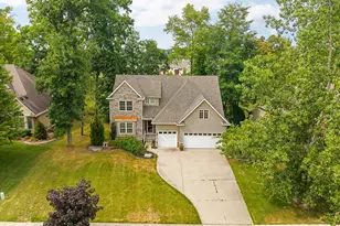 8243 Heathertree Ln, Brighton, MI 48116 - Photo 3