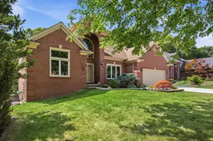 2189 Clinton View Cir, Rochester Hills, MI 48309 - Photo 3