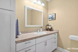 122 E Kent St, Grand Ledge, MI 48837 - Photo 25