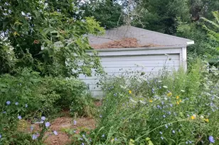 2202 Swayze St, Flint, MI 48503 - Photo 3