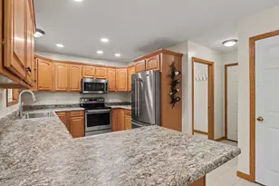 50203 Chardonnay St, Paw Paw, MI 49079 - Photo 11