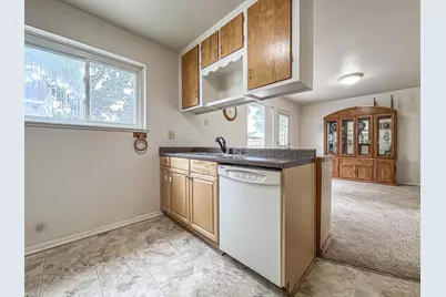 32339 Chalfonte Drive, Warren, MI 48092 - Photo 13