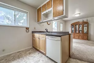 32339 Chalfonte Dr, Warren, MI 48092 - Photo 13
