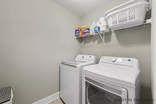 8915 Barrington Ln, Jenison, MI 49428 - Photo 17