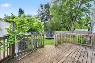282 Brandywyne Dr NW, Comstock Park, MI 49321 - Photo 21