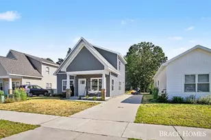 1808 Robinson St, Grand Haven, MI 49417 - Photo 3