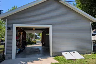 1303 Lakeshore Dr, Muskegon, MI 49441 - Photo 9