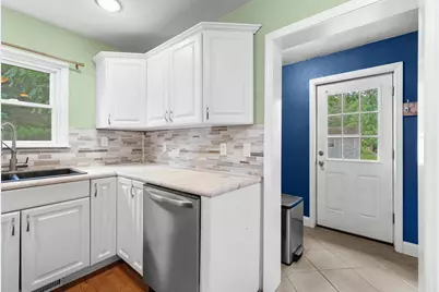 228 E Bacon Street, Hillsdale, MI 49242 - Photo 7