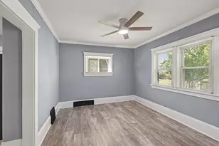 113 E Robinson St, Jackson, MI 49203 - Photo 9