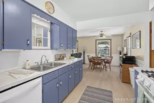 3216 Hillcroft Ave SW, Wyoming, MI 49548 - Photo 9