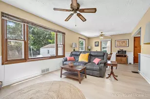 3216 Hillcroft Ave SW, Wyoming, MI 49548 - Photo 17