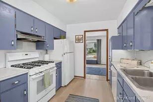 3216 Hillcroft Ave SW, Wyoming, MI 49548 - Photo 11