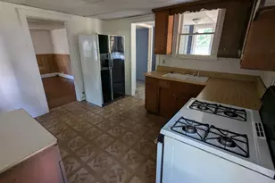 1925 Valley St, Muskegon, MI 49442 - Photo 11