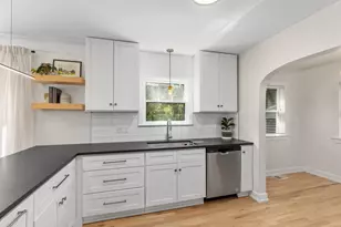 1221 Whitmore Ave NW, Grand Rapids, MI 49504 - Photo 9