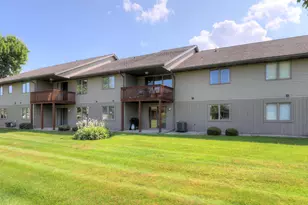 265 Interlaken Ct, Zeeland, MI 49464 - Photo 5