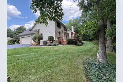 7708 Hunters Pointe, Brighton, MI 48116 - Photo 9
