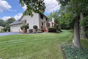 7708 Hunters Pointe, Brighton, MI 48116 - Photo 9