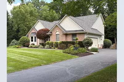 7708 Hunters Pointe, Brighton, MI 48116 - Photo 3