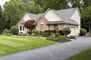 7708 Hunters Pointe, Brighton, MI 48116 - Photo 3