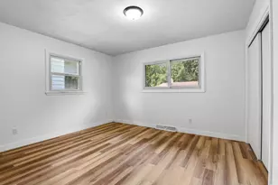 3815 Walton Dr, Lansing, MI 48910 - Photo 9
