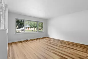 3815 Walton Dr, Lansing, MI 48910 - Photo 3