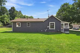 221 E Colfax St, Hastings, MI 49058 - Photo 5