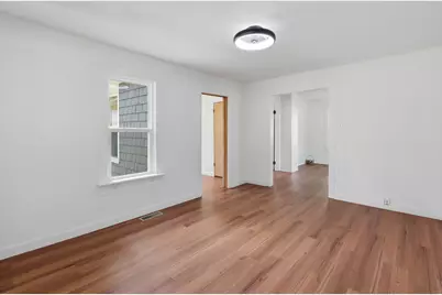 221 E Colfax Street, Hastings, MI 49058 - Photo 7