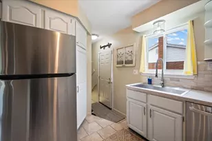 31733 Pembroke St, Livonia, MI 48152 - Photo 9