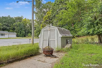 357 Mabel Street NW, Comstock Park, MI 49321 - Photo 5