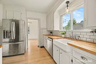 533 E Central Ave, Zeeland, MI 49464 - Photo 5