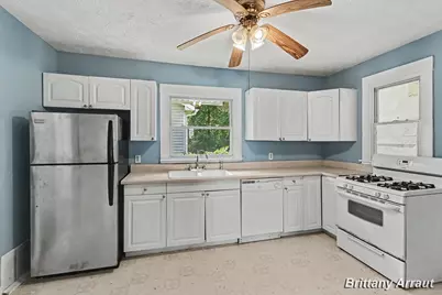 904 Riverview Avenue, Lansing, MI 48915 - Photo 9