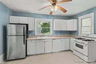 904 Riverview Ave, Lansing, MI 48915 - Photo 9