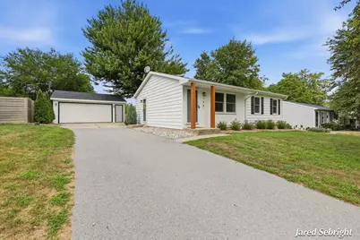 149 Loch Lomond Avenue NE, Grand Rapids, MI 49546 - Photo 1