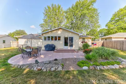 7026 Southwood Drive, Jenison, MI 49428 - Photo 3