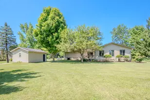 9845 James Dr, Saline, MI 48176 - Photo 5