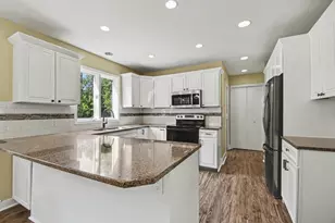 2250 Yorktown Dr SE, Kentwood, MI 49508 - Photo 7