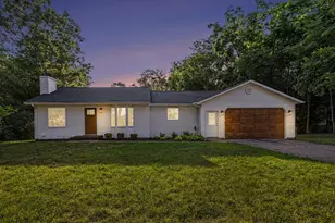 4372 Hunsberger Ave NE, Grand Rapids, MI 49525 - Photo 3