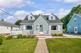905 Napier Ave, Saint Joseph, MI 49085 - Photo 1