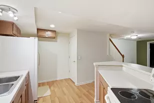 5220 Huron Hills Dr, Commerce Township, MI 48382 - Photo 13