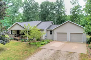 884 Nadeau Dr, Pullman, MI 49450 - Photo 1