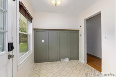735 Maridell Avenue NW, Grand Rapids, MI 49504 - Photo 5