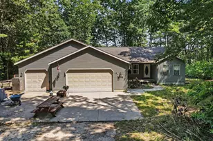 416 E River Rd, Muskegon, MI 49445 - Photo 37