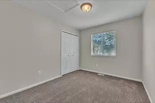 24533 Grove Ave, Eastpointe, MI 48021 - Photo 23