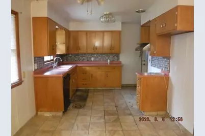 241 Jamesway, Benton Harbor, MI 49022 - Photo 9