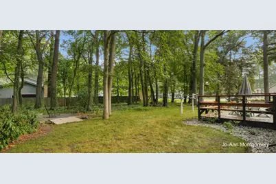 835 E Fennwood Circle, Muskegon, MI 49445 - Photo 29