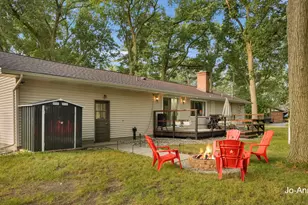 835 E Fennwood Cir, Muskegon, MI 49445 - Photo 25