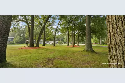835 E Fennwood Circle, Muskegon, MI 49445 - Photo 23