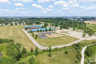 5773 Sugarberry Dr SE, Kentwood, MI 49512 - Photo 43