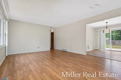 1221 N Hanover Street, Hastings, MI 49058 - Photo 7