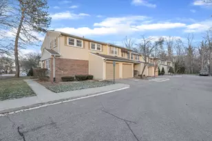 1592 Brentwood Dr, Troy, MI 48098 - Photo 3